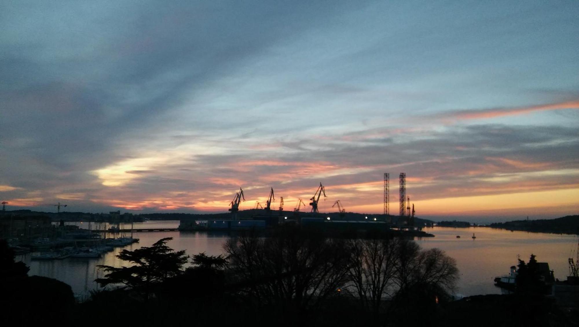 Ferienwohnung App Letta Sunset Pula Exterior foto